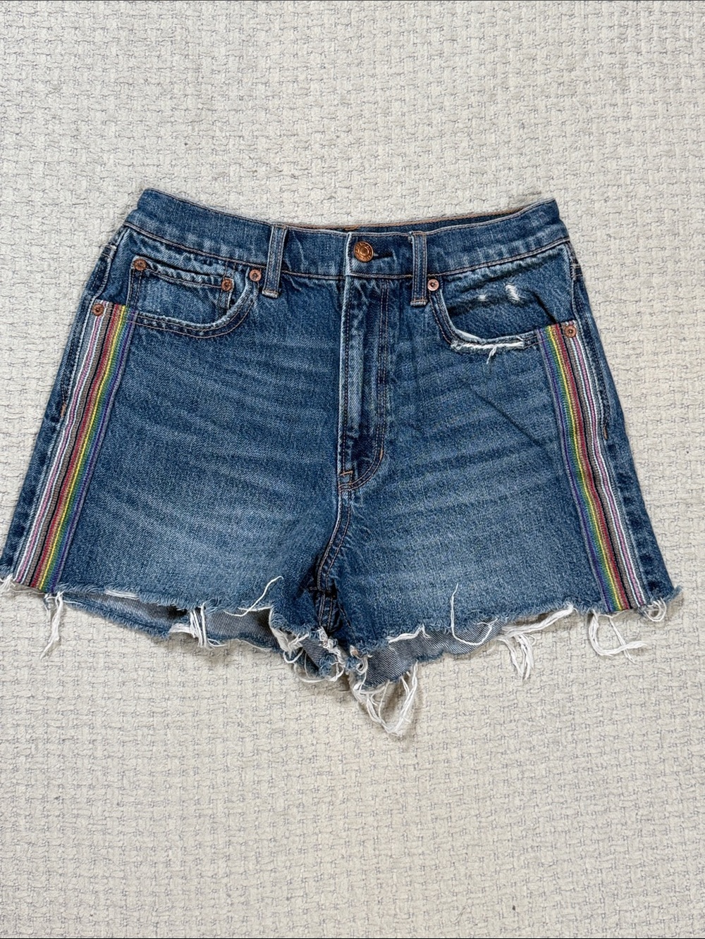 American Eagle Outfitters Highest Rise ‘90’s Boyfriend Short Frayed Denim Size 6